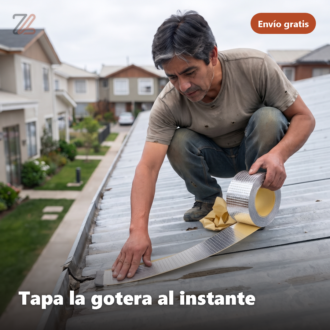 Hombre pegando cinta térmica sobre una grieta en el techo de zinc de una casa