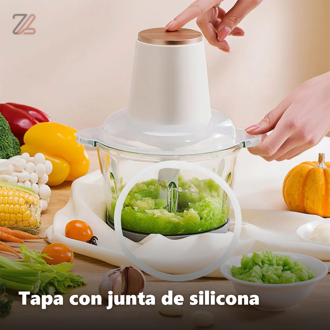 Tapa de la picadora con junta de silicona ampliada y verdura picada fina en el vaso